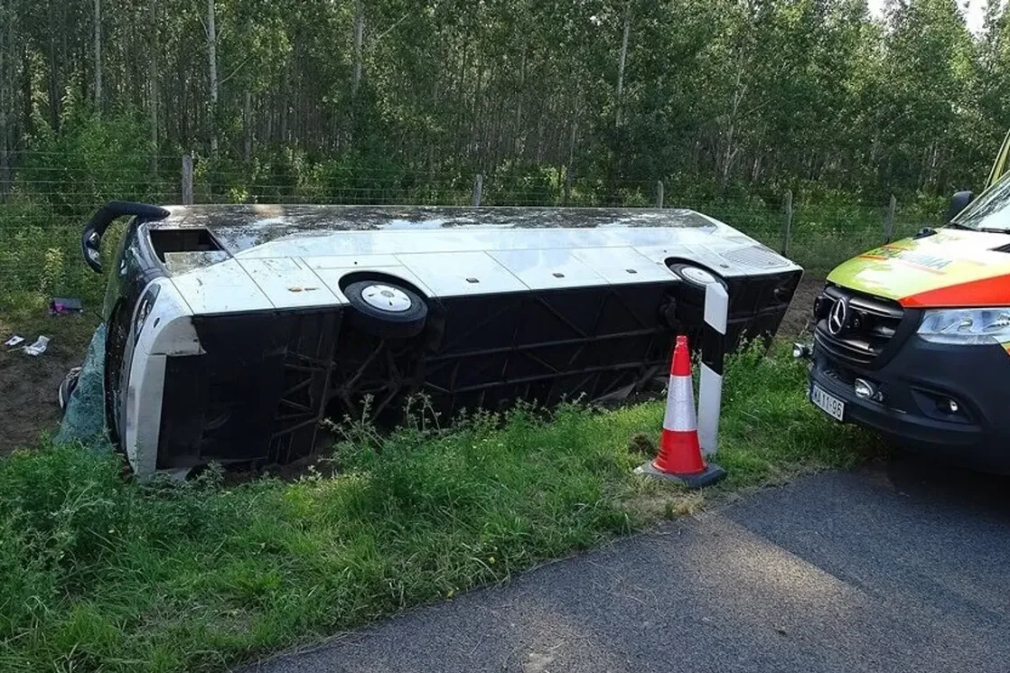 U prevrtanju autobusa povrijeđeno više od 50 ljudi