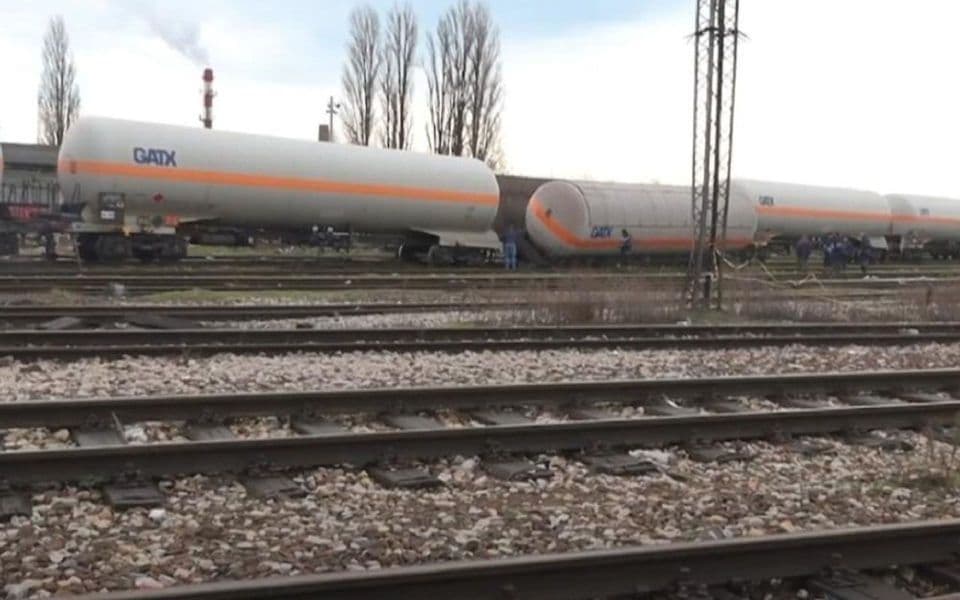 Subotica: Iskliznula tri vagona-cisterne sa propanom
