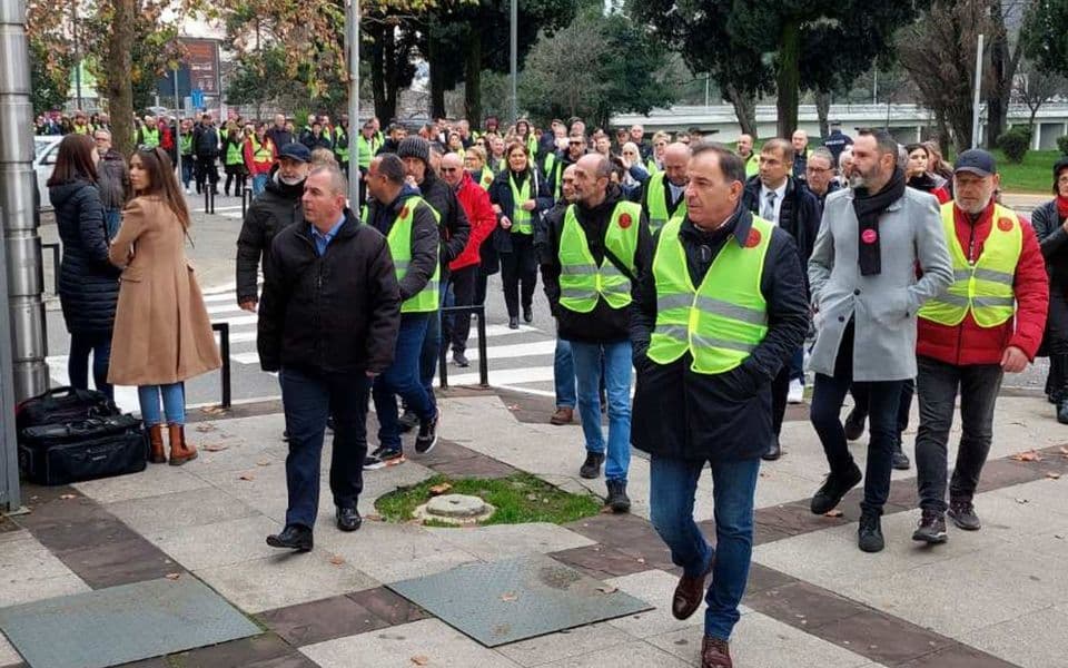 Protest radnika Telekoma ispred Vlade, traže prijem kod Abazovića