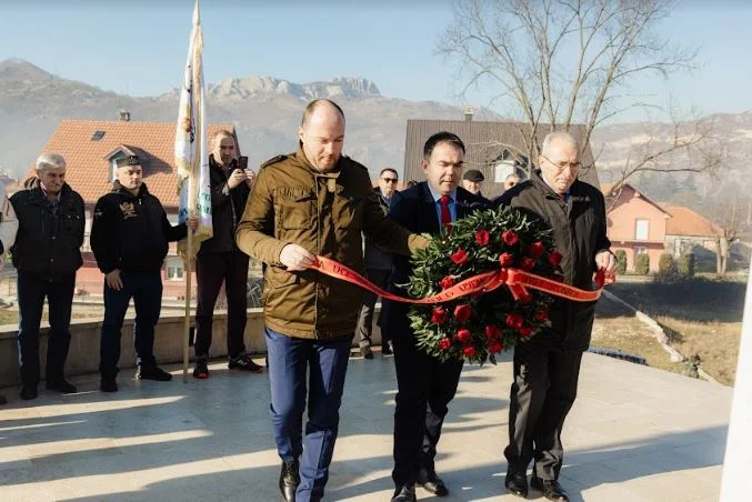 Položeni vijenci na spomenik herojima Božićnog ustanka i na spomenik Lovćenska vila