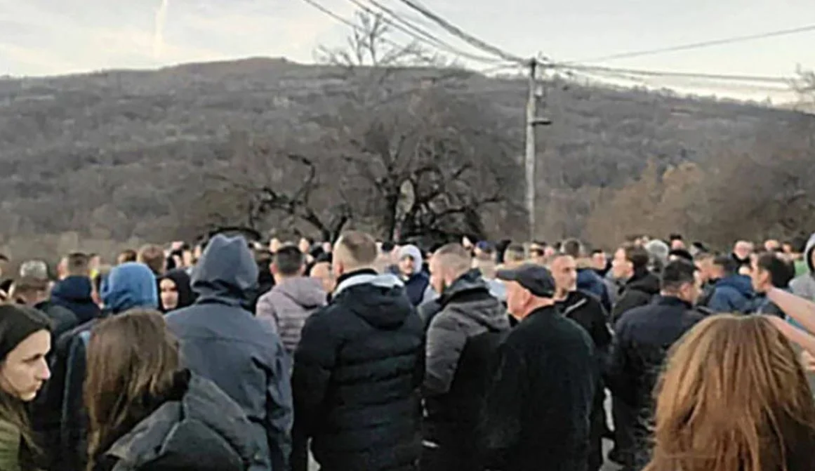 Kosovo: Mještani blokirali put nakon ranjavanja dječaka i mladića srpske nacionalnosti
