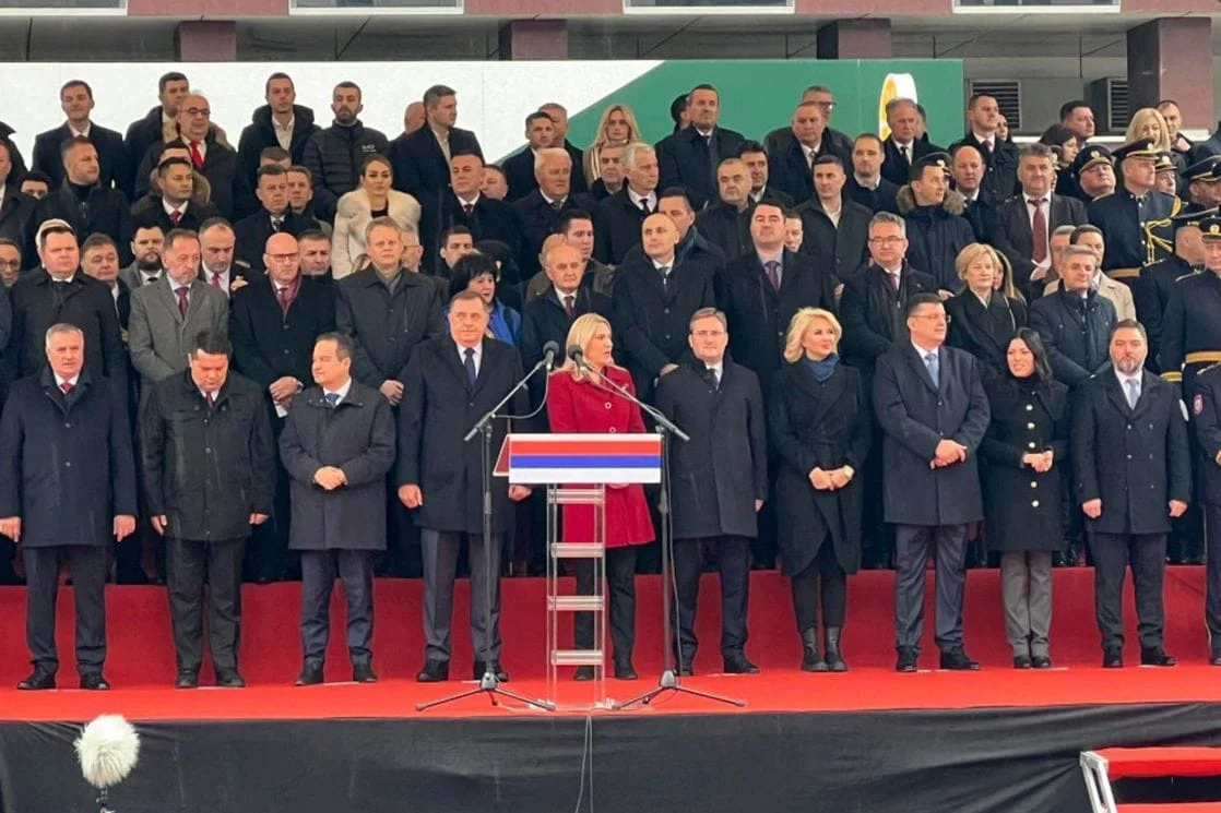 Kovačević i nesuđeni ambasador CG u BiH na paradi povodom neustavnog Dana entiteta RS