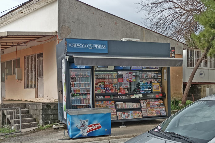 Igalo: Razbojnik izudarao pištoljem prodavačicu i oteo joj novac