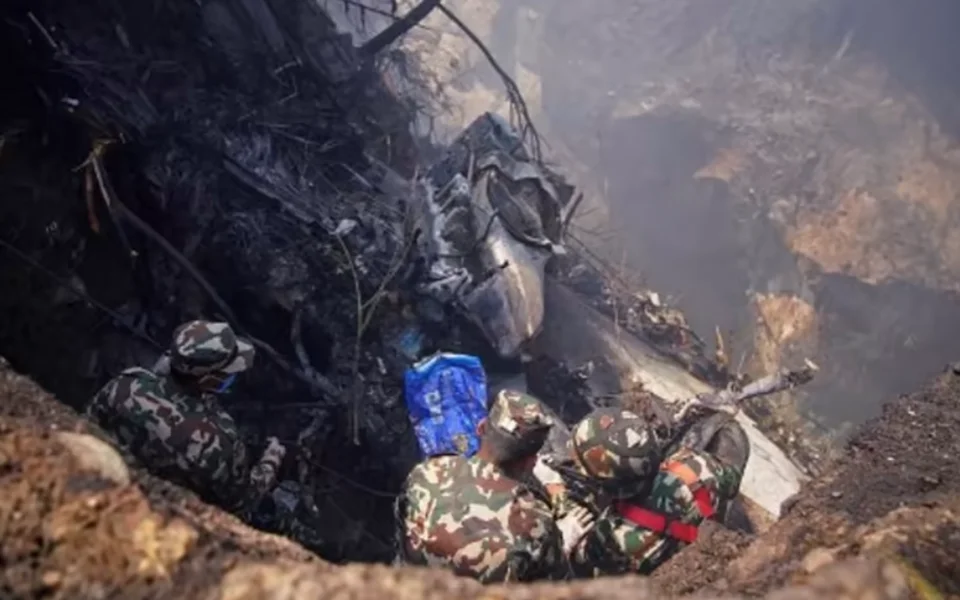 Raste broj žrtava u avionskoj nesreći u Nepalu
