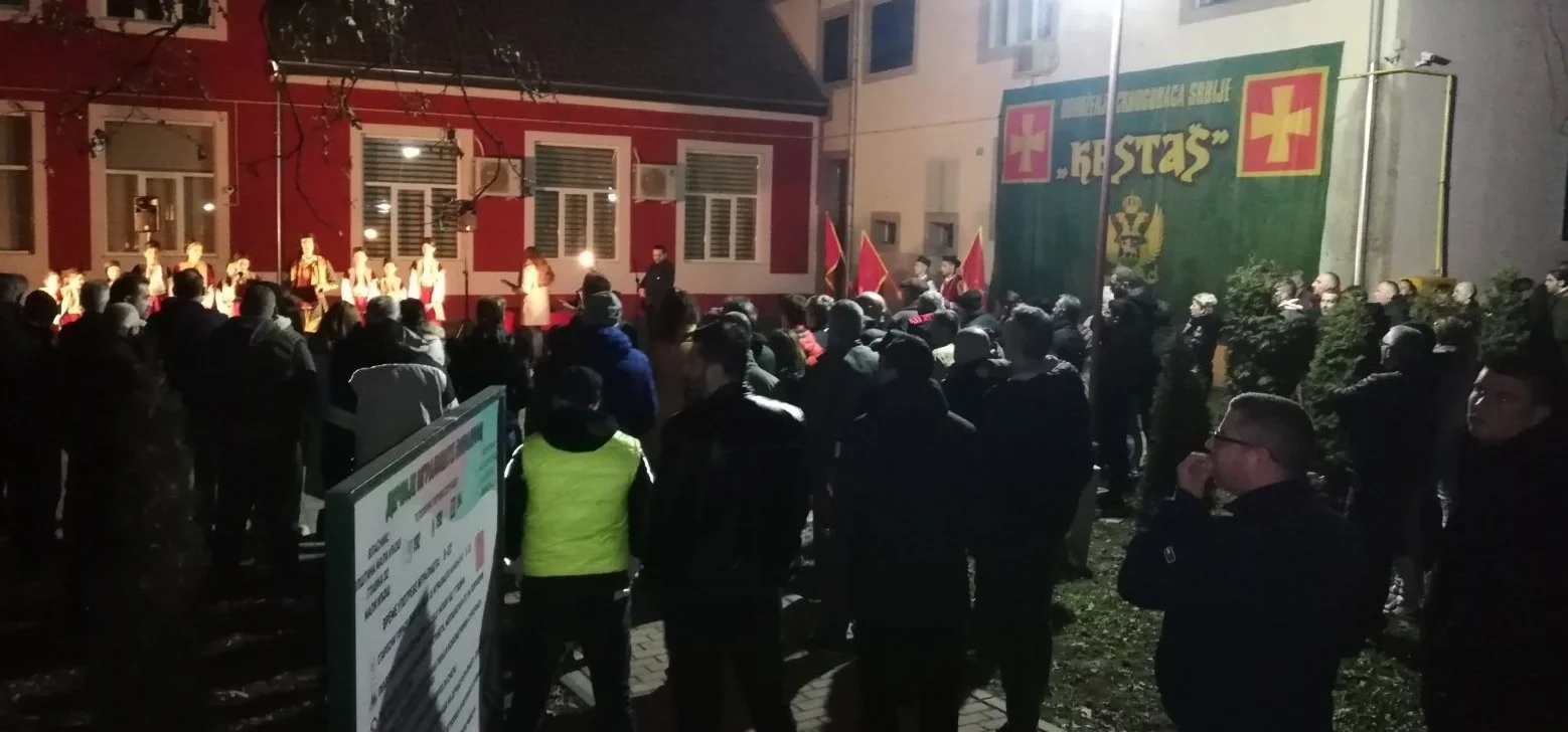 Dijaspora Crne Gore naložila Badnjak u Lovćencu