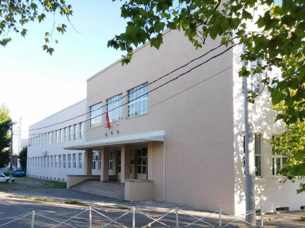 Od danas u OŠ „Savo Pejanović“: Đaci ostavljaju mobilni u kutiju, pa u učionicu
