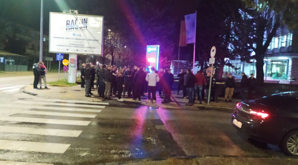 Bivši radnici Željezare okupili se ispred EPCG, čekaju da im se obrati neko iz kompanije