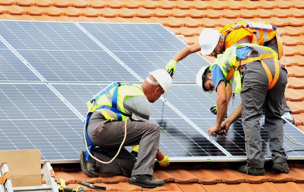 Električari Solar gradnje nezadovoljni uslovima: Rade sa svojim alatom, ne plaćaju im ni gorivo