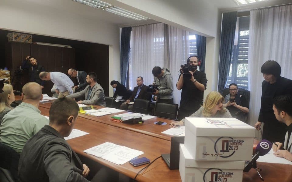 Daniloviću fali više od 2.000 potpisa podrške
