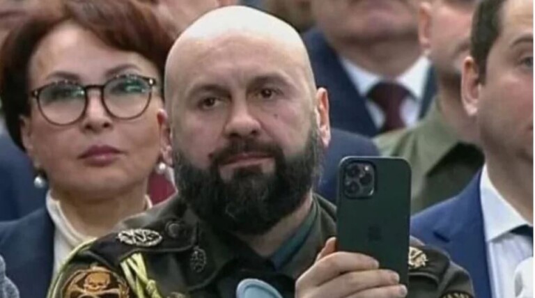 Nepoželjan četnički vođa: Ko je Bratislav Živković, koji je prisustvovao Putinovom obraćanju?