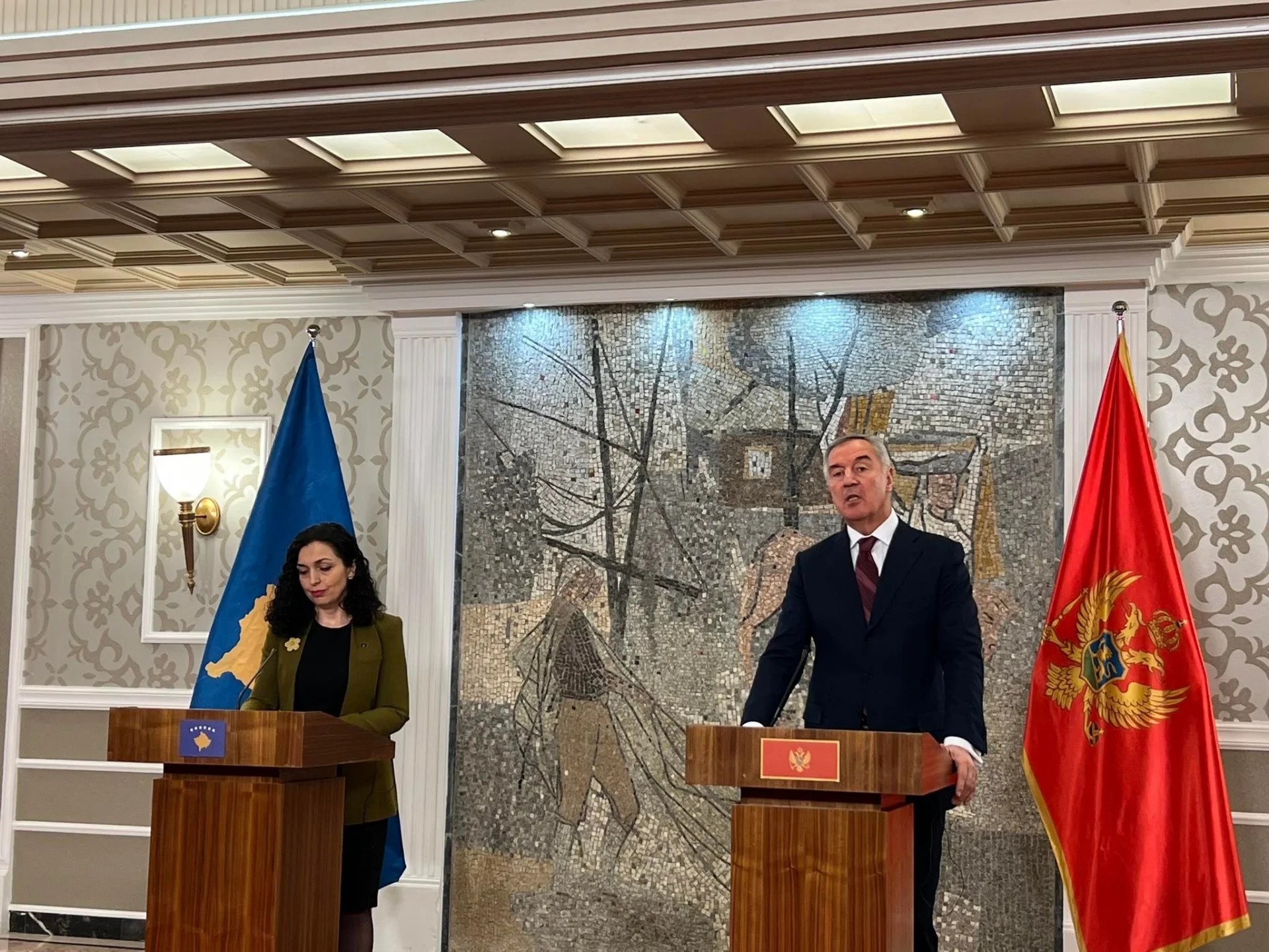 Đukanović: Ovo je posjeta koja će utvrditi međusobno povjerenje; Osmani: Prije 23 godine sam u Crnu Goru došla kao izbjeglica, danas kao predsjednica, hvala vam