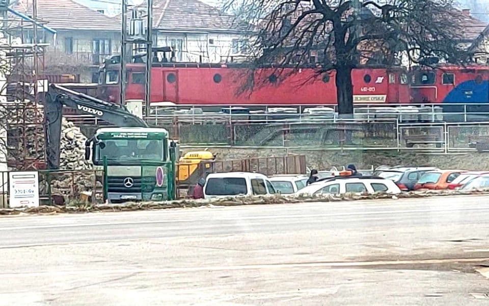 Spriječeno nepropisno bacanje šuta na željezničkoj stanici u Bijelom Polju