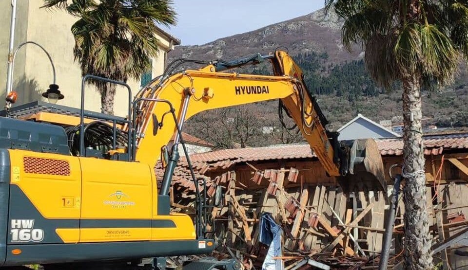 Srušena terasa restorana “Risan”, Mrvaljević: Za ovo će neko odgovarati