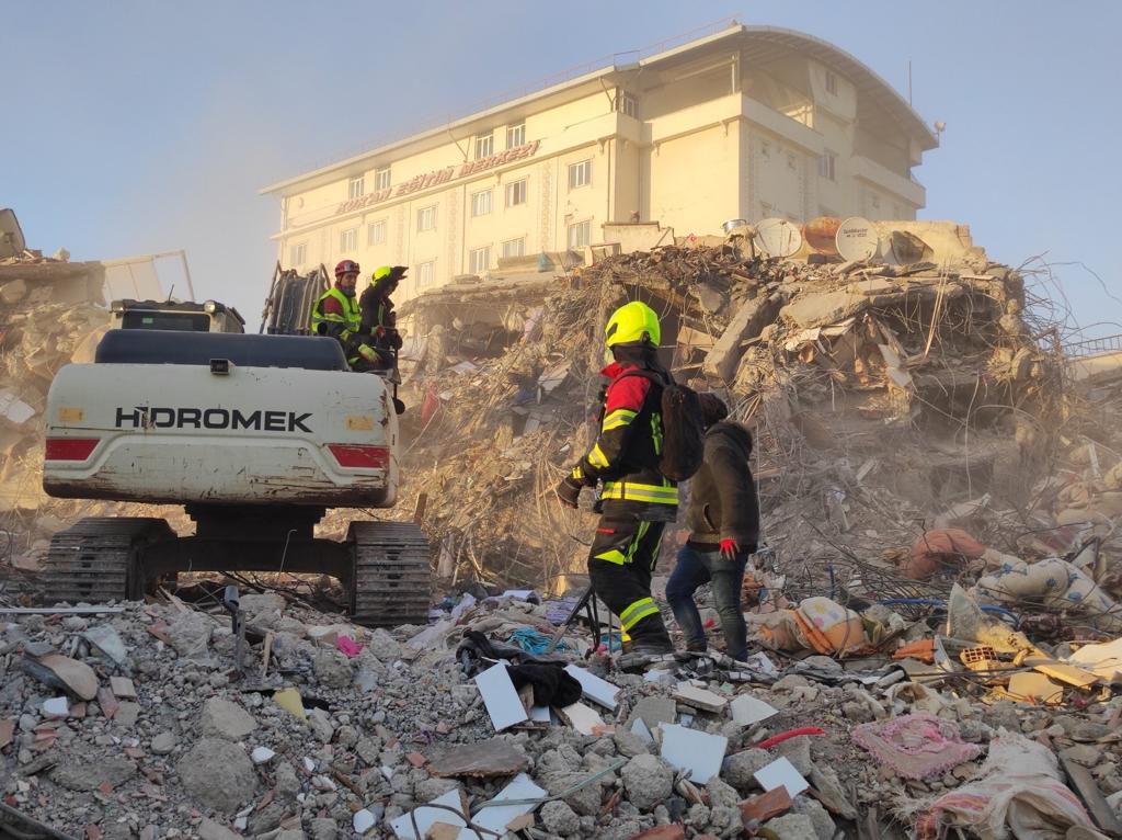 FOTO – VIDEO IZ Turske: Treći dan boravka crnogorskih spasioca u Kahramanmarasu