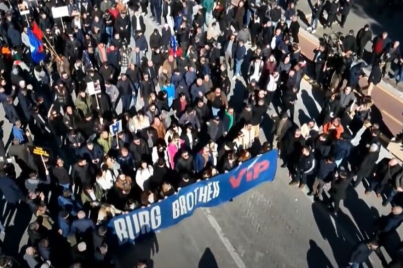 Albanska opozicija na protestima u Tirani traži ostavku Edija Rame