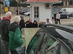Sa trajekta ‘Vasilije’: Za spuštanje rampe potrebni mišići VIDEO