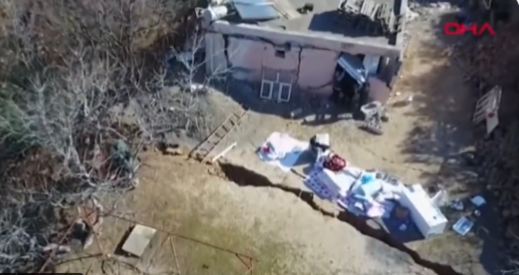 (VIDEO) Potres prepolovio selo u Turskoj, pukotina duga 16 kilometara