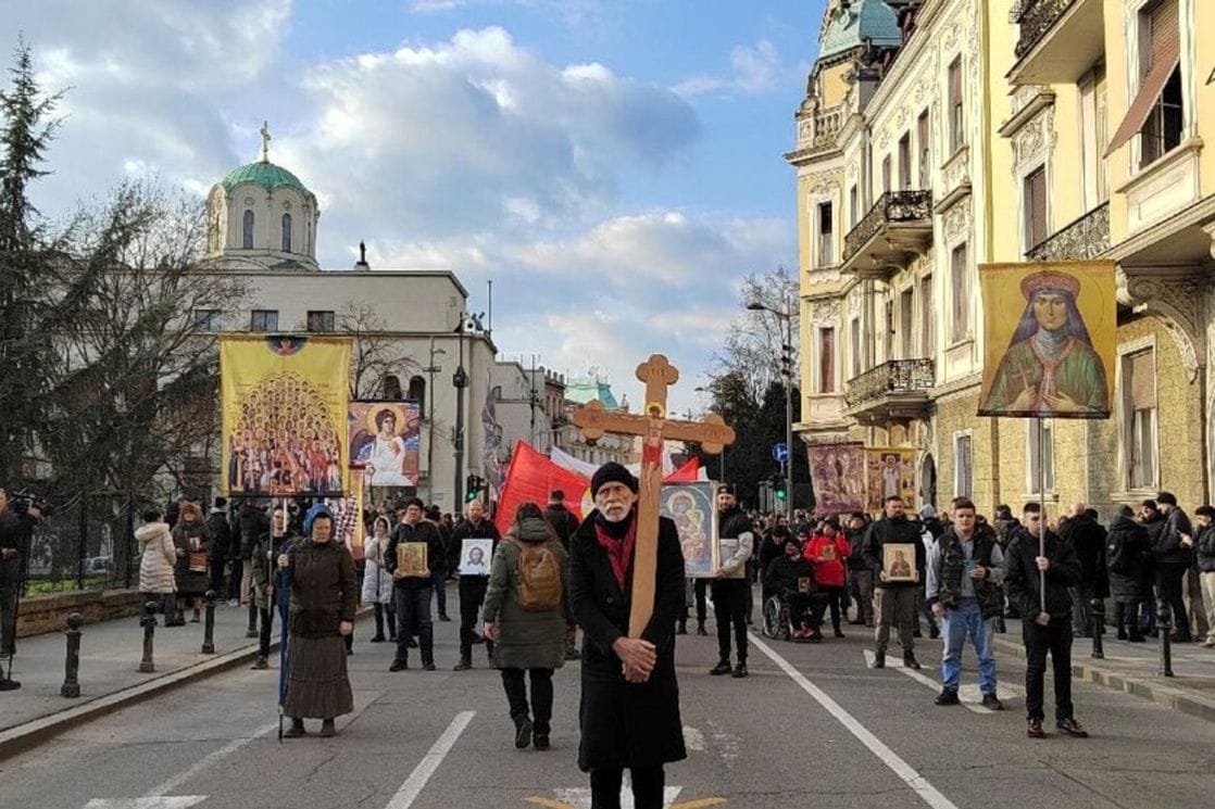 BEOGRAD: Desničari održali litiju; Policiji skandirali “ustaše” i “idite na Kosovo”