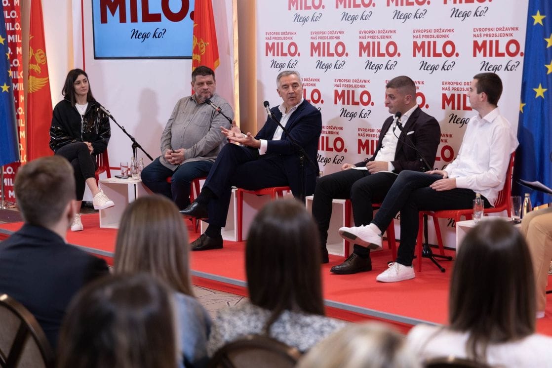 Đukanović sa mladima govorio o izazovima sa kojima su oni suočeni