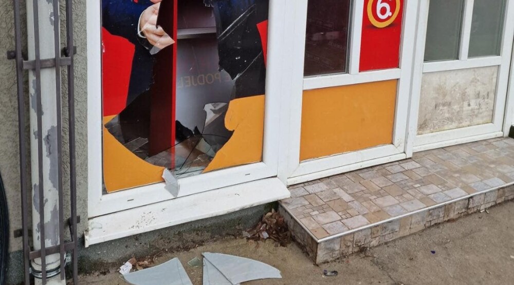 Nikšić: Staklo na prostorijama Demokrata pololomila tri maloljetnika