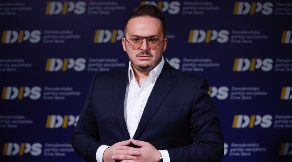 Pavićević: Kako kampanja odmiče, tako se po Mandićevim skupovima vijori sve više simbola strane države