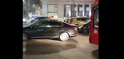 (Video) Podgoričanin vozilom blokirao trolejbuski saobraćaj u Beogradu