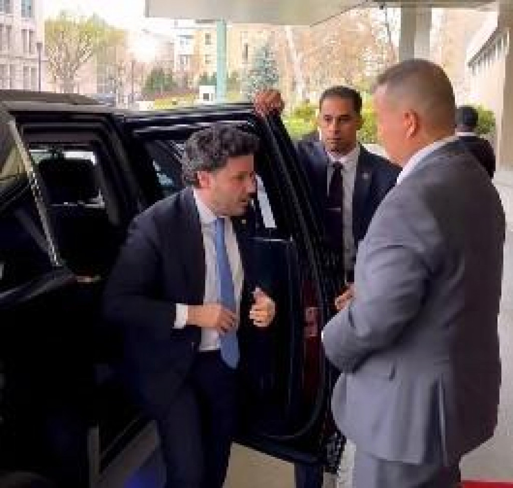 Abazović u Stejt departmentu sa Eskobarom