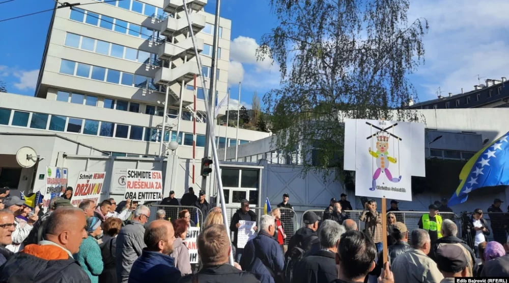 Demonstranti u Sarajevu zatražili od šefa OHR-a da smijeni Dodika i napusti BiH