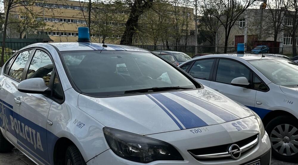 Uhapšene dvije osobe, pijani upravljali vozilom