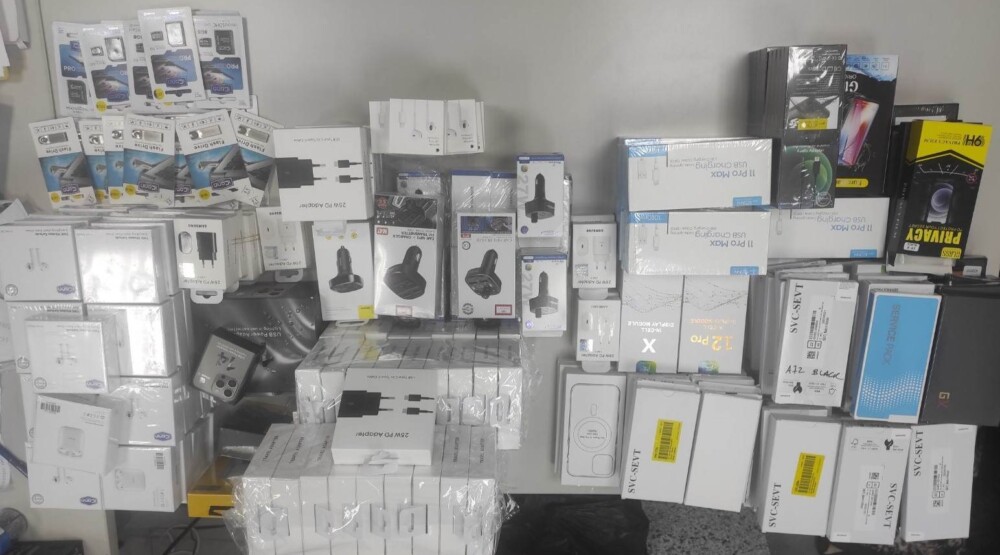 UPC: Zaplijenjena oprema i djelovi za mobilne telefone vrijedni 6,5 hiljada eura