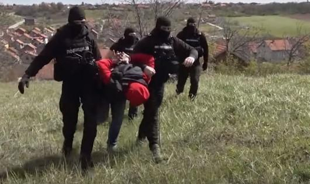 (VIDEO) Državljanin Crne Gore i još jedna osoba uhapšeni sa većom količinom droge