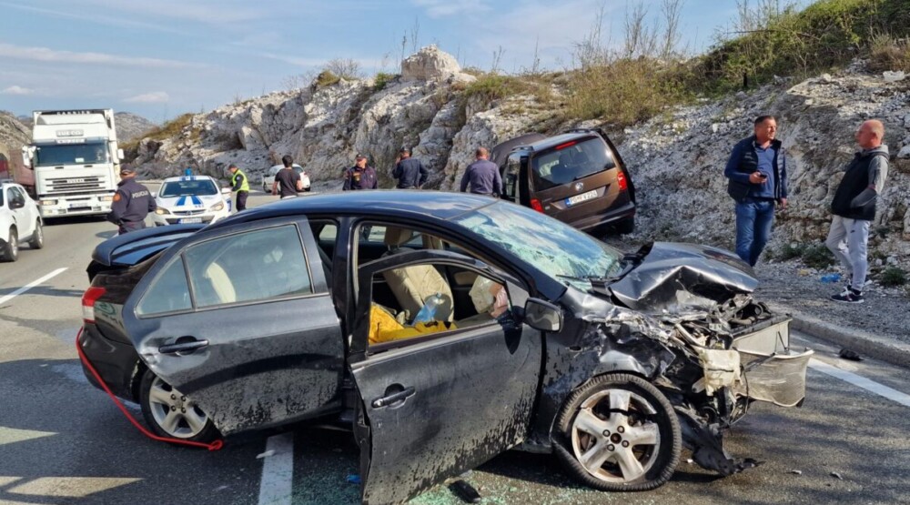 Dvije osobe povrijeđene u sudaru na putu Cetinje – Podgorica