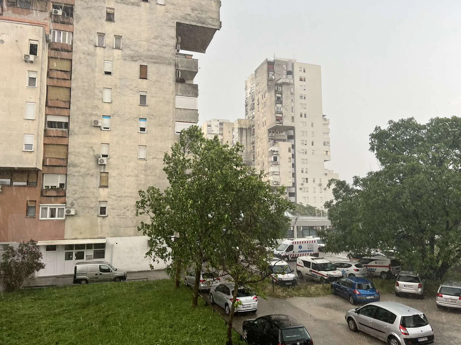 Veliko nevrijeme u Glavnom gradu: Pljuskovi praćeni vjetrom