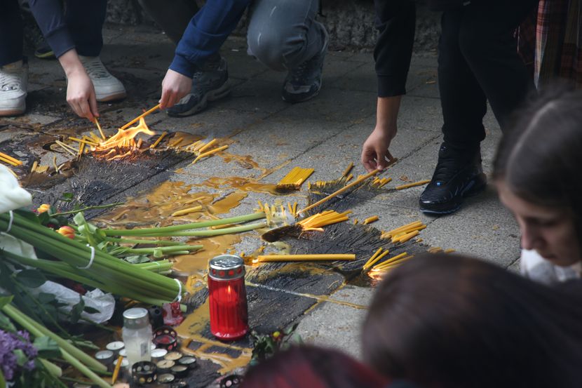 Krik majke ispred škole, njena ćerka je bila na spisku: Bio je voljen, djevojčice su bile zaljubljene u njega