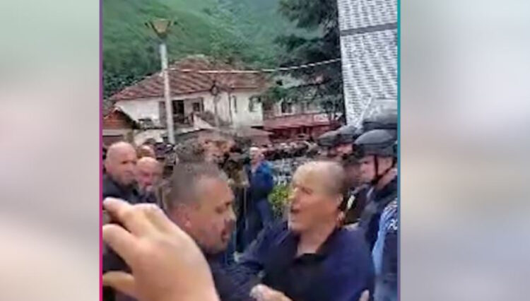 Koškanje među Srbima u Zubinom Potoku, ošamaren predsjednik opštine