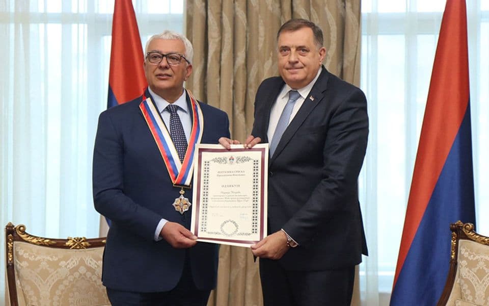 Dodik odlikovao Mandića Ordenom časti