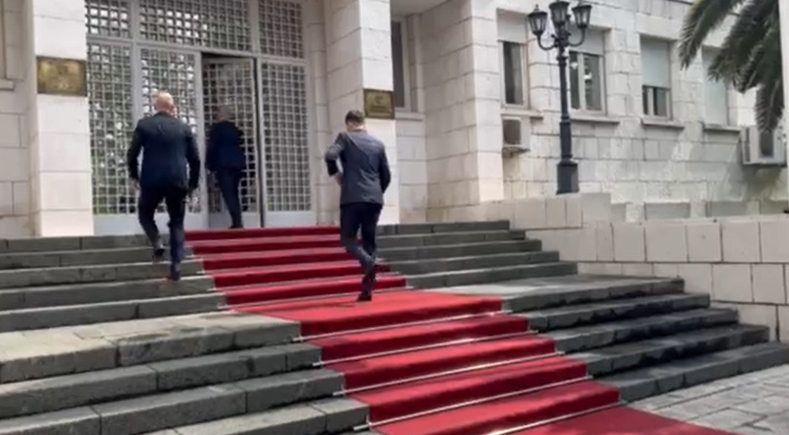Milatović stigao na razgovor kod Đukanovića
