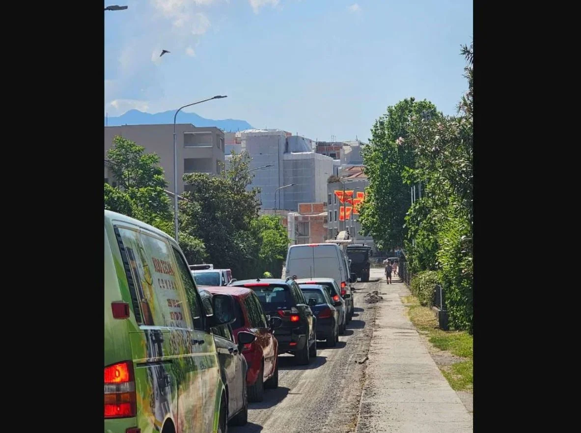 Na pragu sezone u Tivtu se radi glavna saobraćajnica