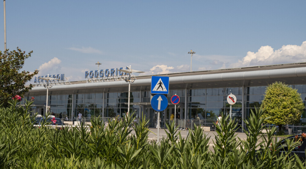 ACG: Spriječiti taksiste da maltretiraju putnike, nemaju pravo za pružanje usluga ispred zgrade u Podgorici