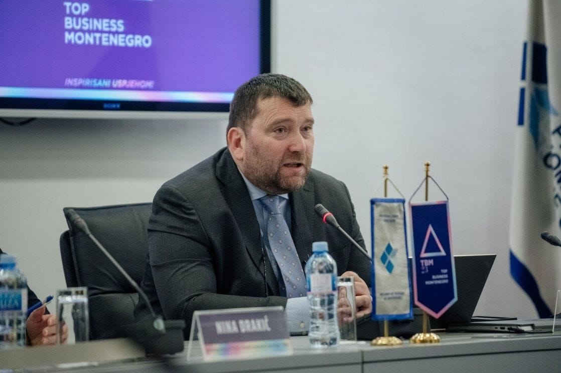 Nikolić Spajiću: Znači plan je da zaposleni sami plaćaju zdravastvene usluge, porez na dohodak i penzijsko osiguranje