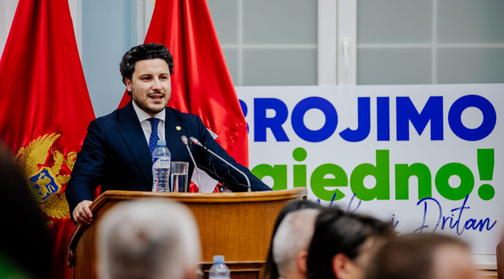 Ombudsman će pokrenuti postupak protiv Abazovića zbog promocije djeteta tokom kampanje