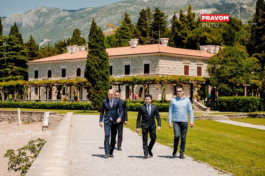 BAHAĆENJE NOVCEM GRAĐANA: Koliko je Abazović potrošio na eksluzivni prijem u Statisovoj Vili Miločer