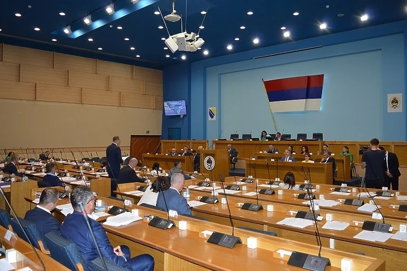 Skupština RS usvojila izmjene zakona kako bi ograničila Šmitovu moć u tom entitetu
