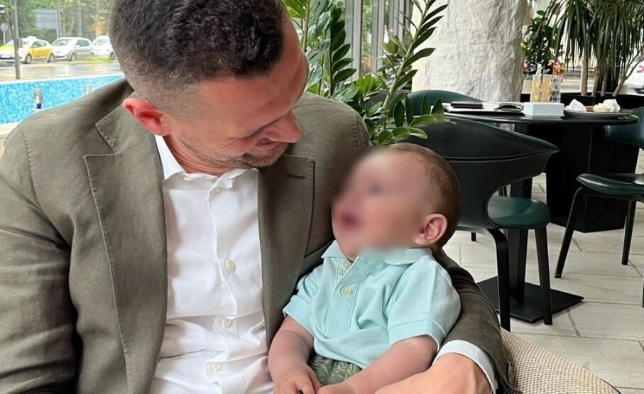 Susret švedskog poslanika i bebe koju je spasio iz Morače: Smijao se sve vrijeme
