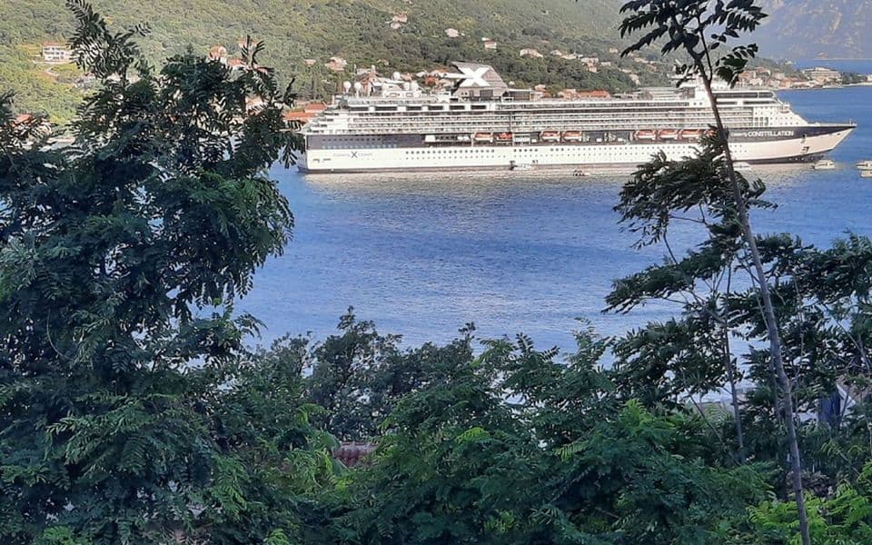U Boki dva kruzera sa 2.150 putnika