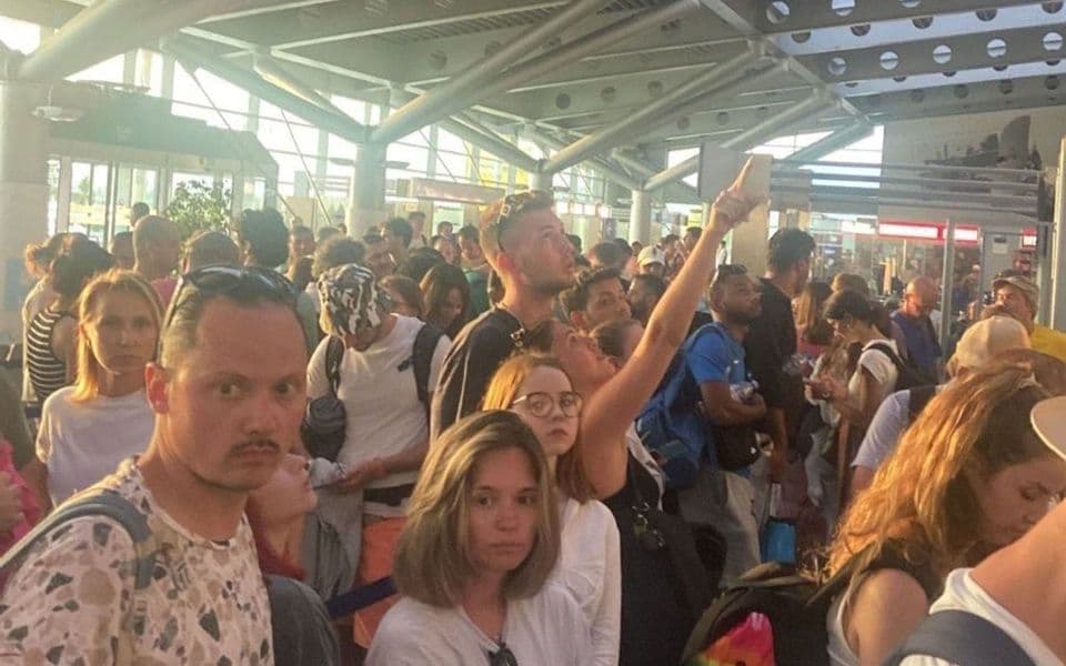 Ponovo haotično na podgoričkom aerodromu, letovi kasne satima