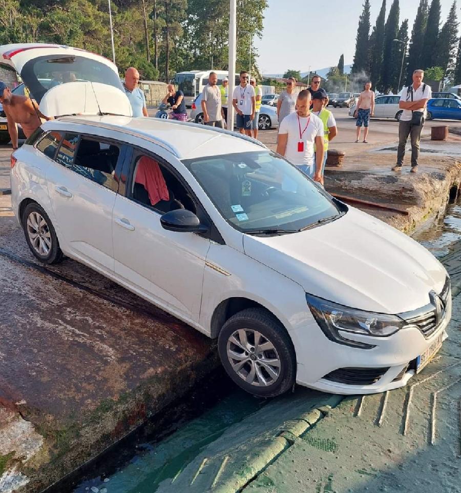 Oštećen automobil prilikom ulaska na trajekt