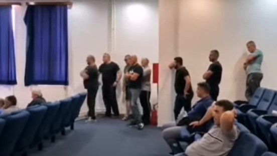 DPS Andrijevica: Osuđivani za teška krivična djela prekinuli sjednicu SO (VIDEO)