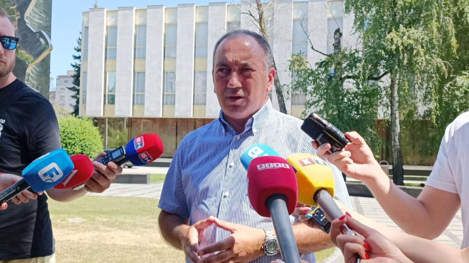 Opozicija u RS: Vlast će pratiti zaposlene putem GPS-a, moraju doći na koncert Baje Malog Knindže i Goci benda