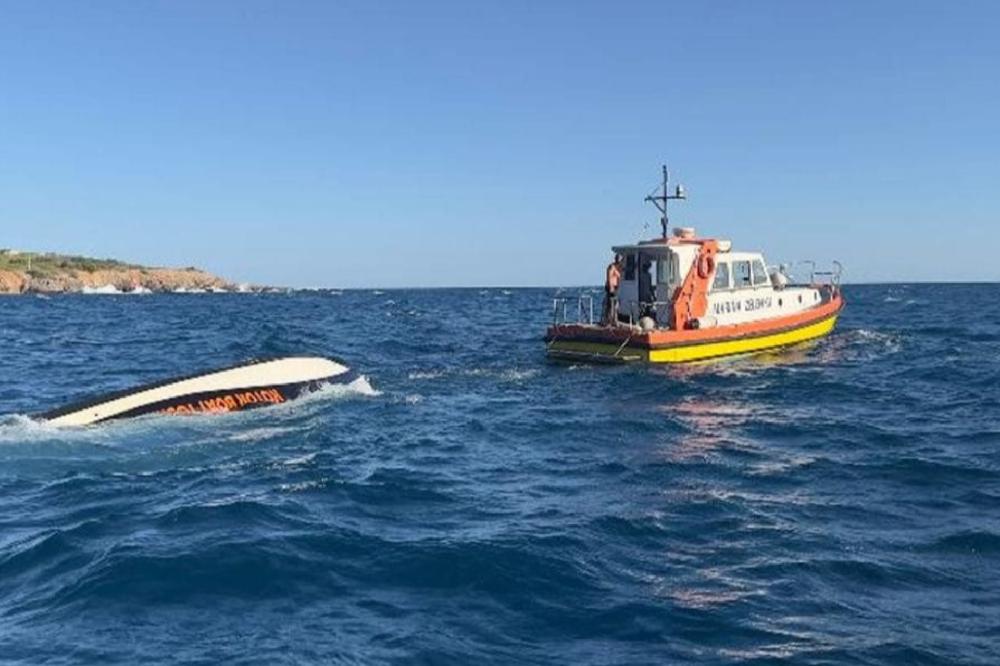 Gliser potonuo kod Luštice, spašeno devet osoba